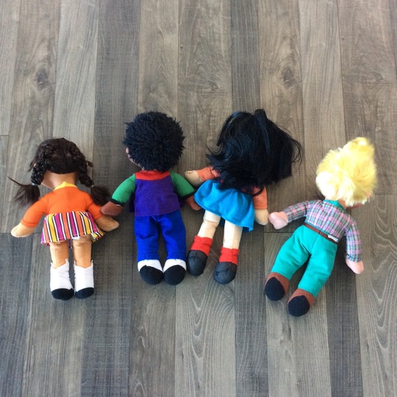 LOT 4 VTG 90s The Puzzle Place Plush Vinyl Dolls
14” tall
Kiki Leon Julie Ben - Picture 2 of 10